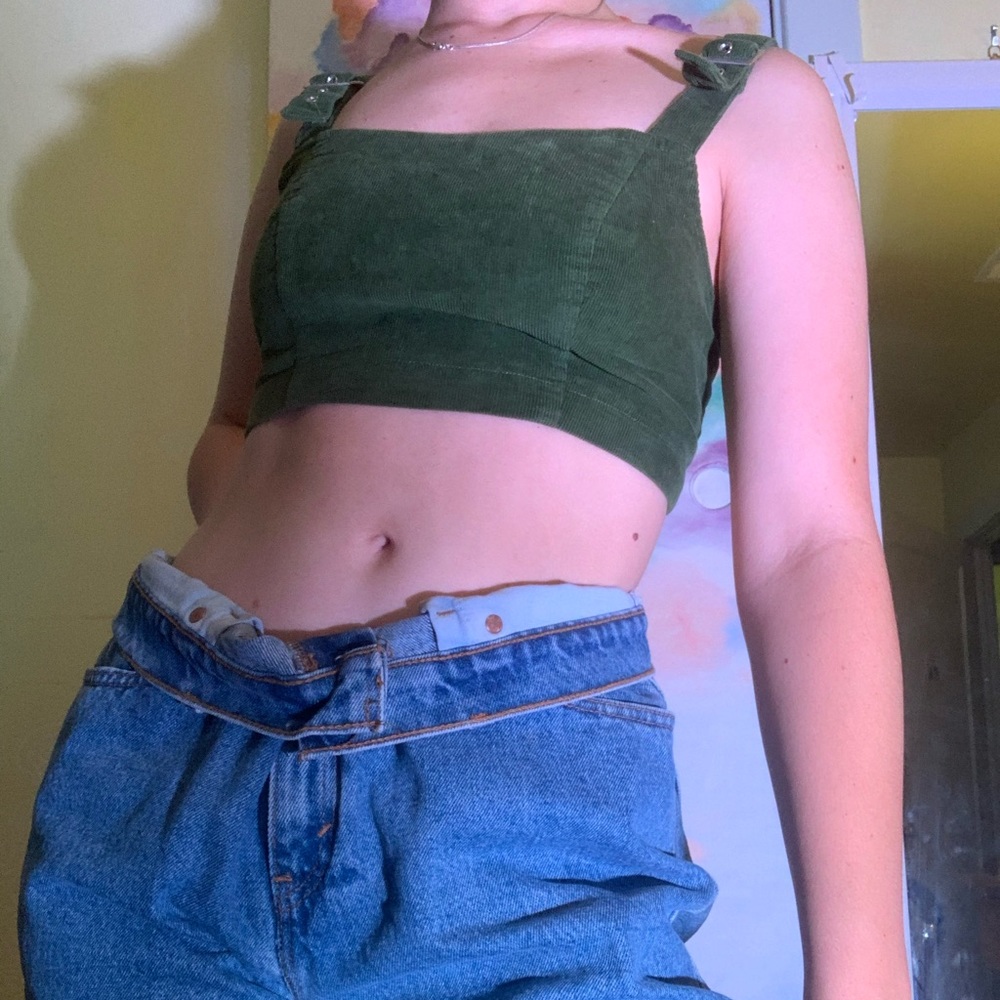 Green corduroy crop top🌱